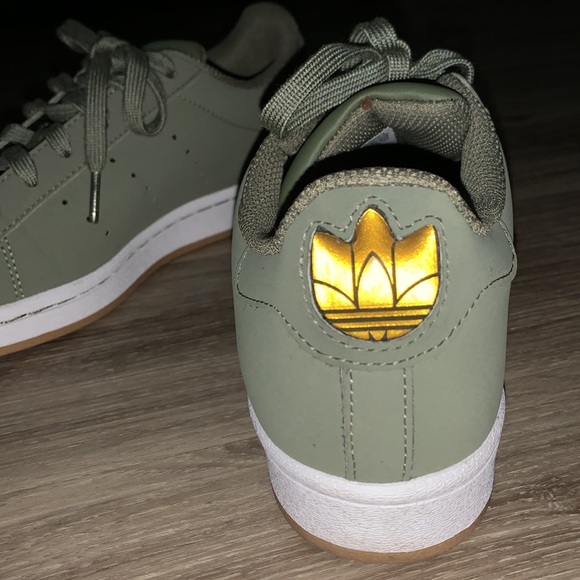 Woman’s green adidas shoes brand new - Picture 3 of 5